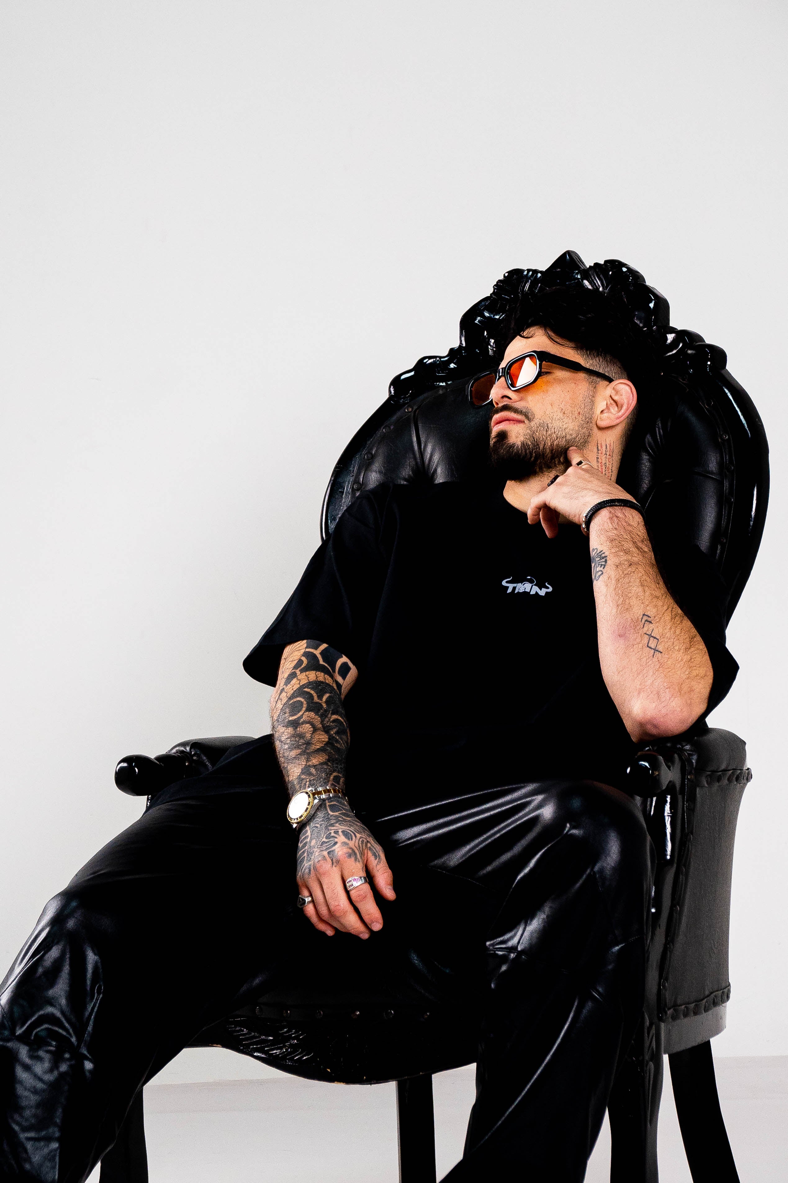 Poleras oversize - Rise beyond the form